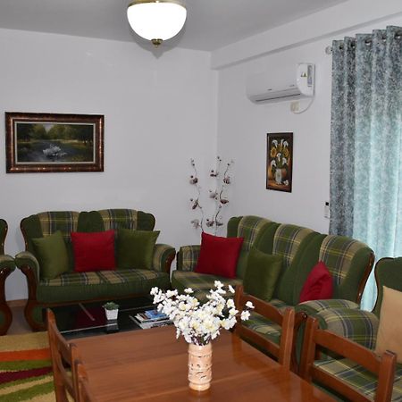 Leo Apartment Përmet エクステリア 写真